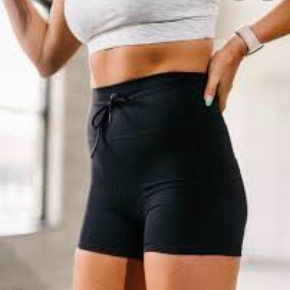 Zyia Black pocket Drawstring Luxe Hustle Shorts